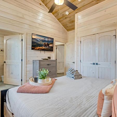 New Luxury Cabin With Indoor Pool, Hot Tub, & Theater Villa Pigeon Forge Eksteriør billede