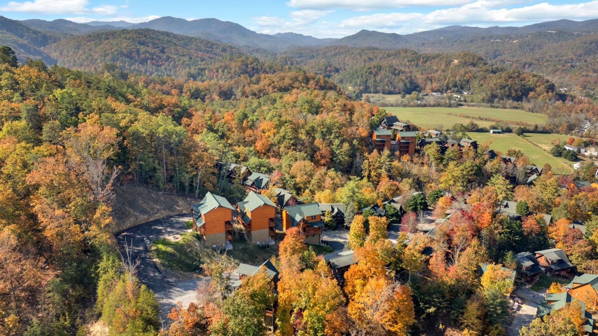 New Luxury Cabin With Indoor Pool, Hot Tub, & Theater Villa Pigeon Forge Eksteriør billede