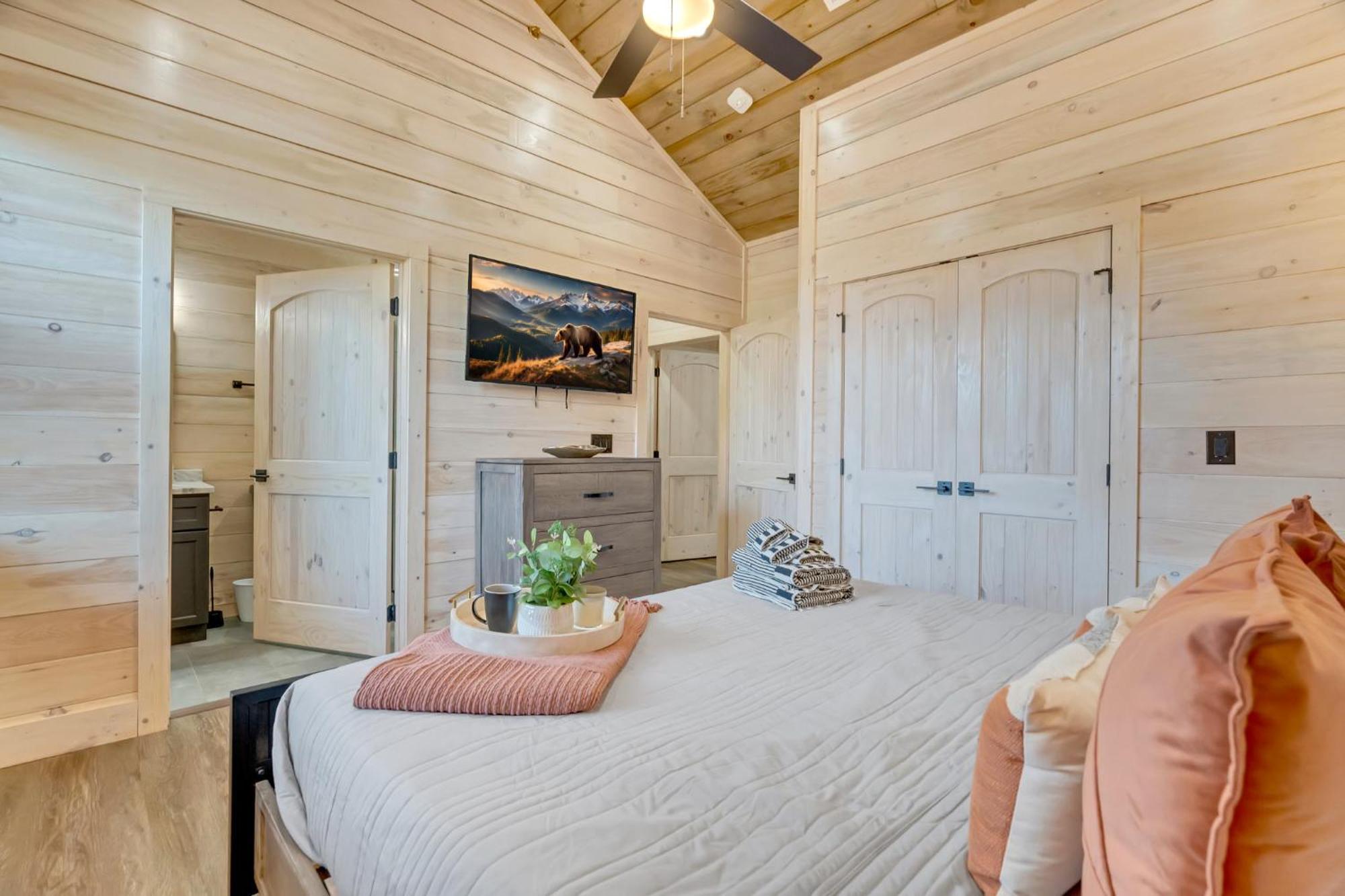 New Luxury Cabin With Indoor Pool, Hot Tub, & Theater Villa Pigeon Forge Eksteriør billede