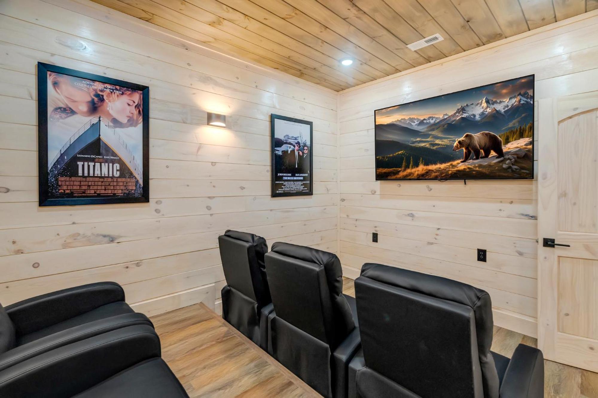 New Luxury Cabin With Indoor Pool, Hot Tub, & Theater Villa Pigeon Forge Eksteriør billede