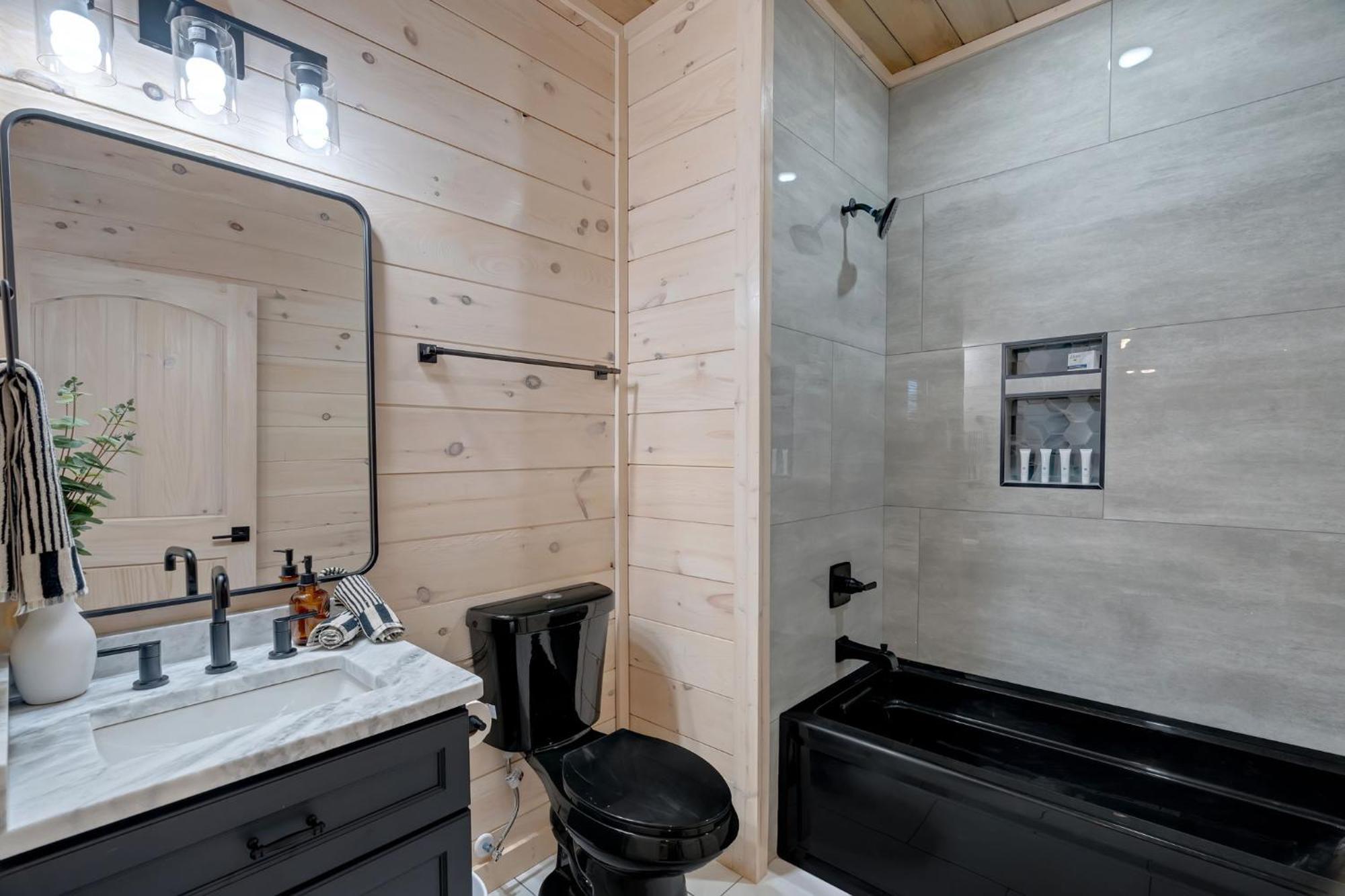 New Luxury Cabin With Indoor Pool, Hot Tub, & Theater Villa Pigeon Forge Eksteriør billede